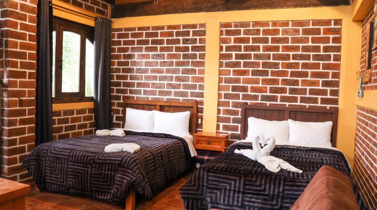 Brick-walled guest room at Hotel y Cabañas Alan